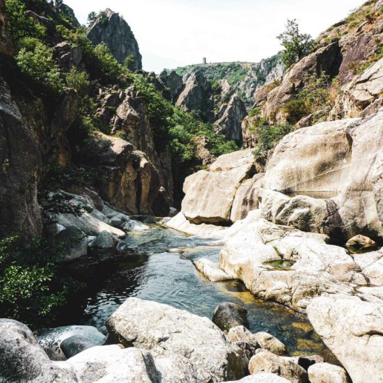 Vue sur le parcours canyoning du Chassezac en Lozère avec Nature Canyon Ardèche