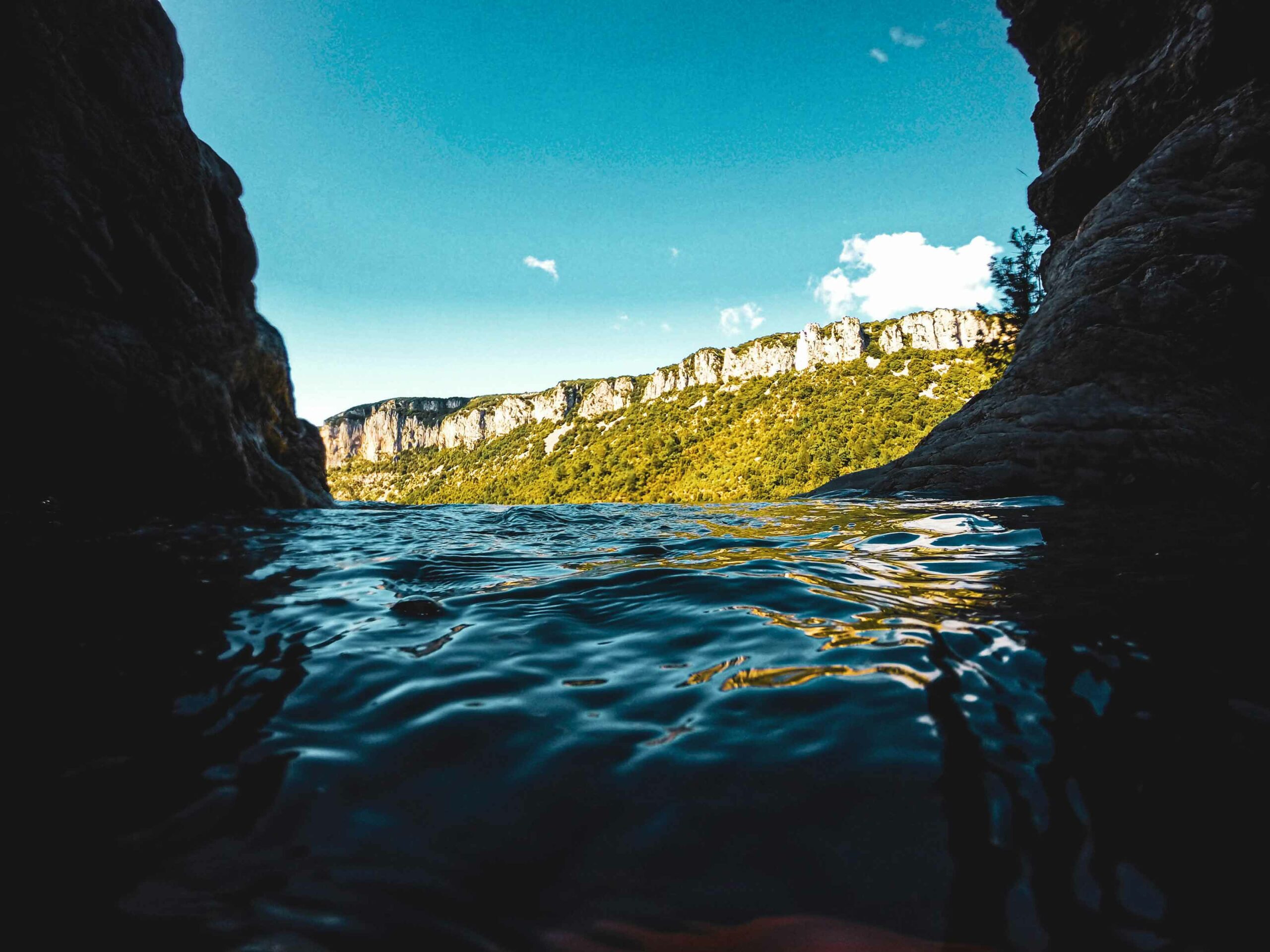 Sommet de la Cascade de Pissevieille avec vue sur le vallon du tiourre avec Nature Canyon Ardèche