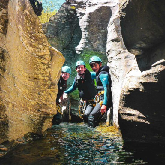 Groupe dans le canyon journée du Roujanel avec Nature Canyon Ardèche