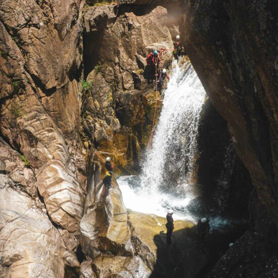 Cascade du parcours canyoning sportif du Chassezac intégral en Lozère avec Nature Canyon Ardèche